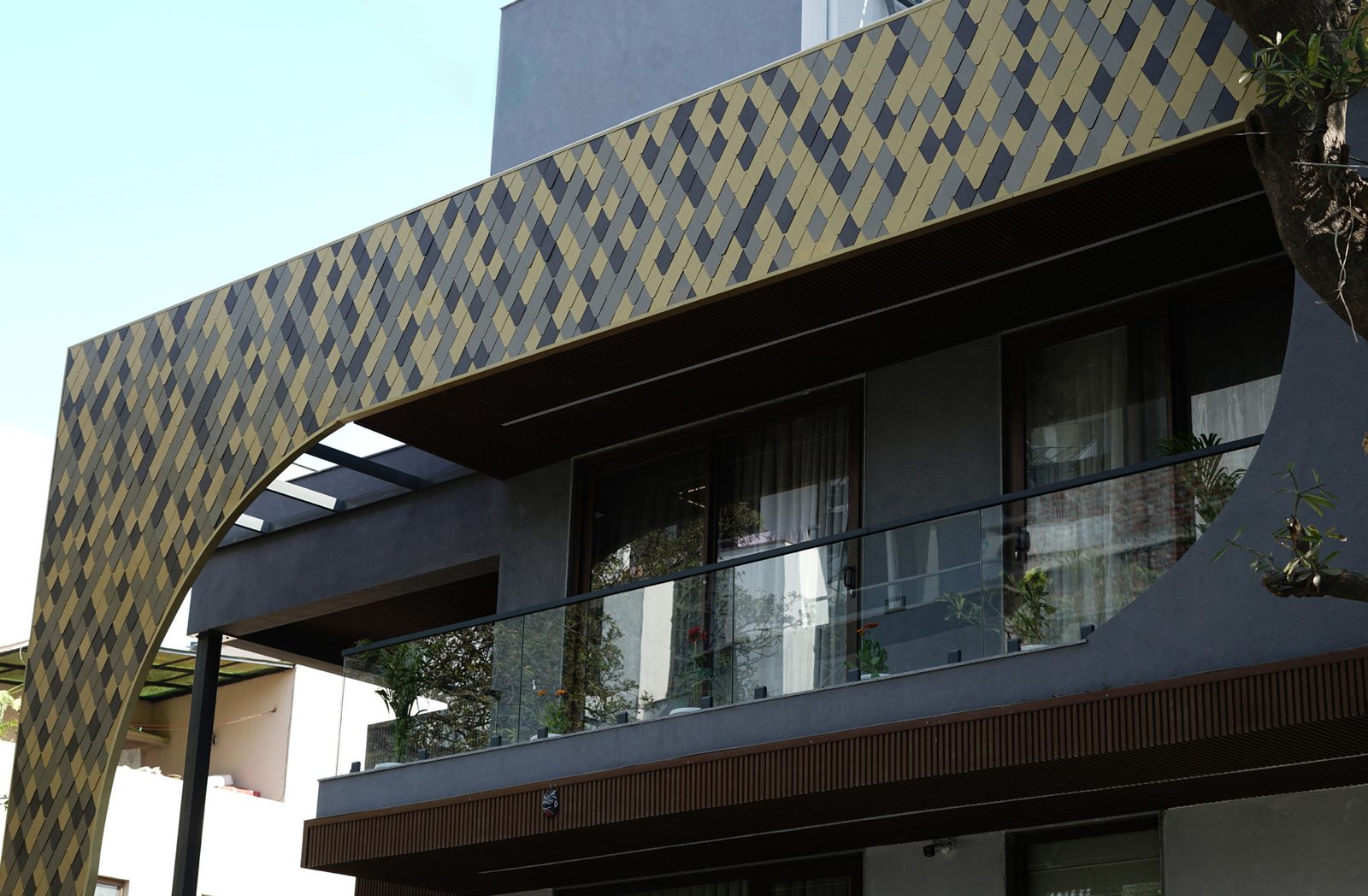 Shingles facade by Metalia — DLF Phase-2, Gurugram